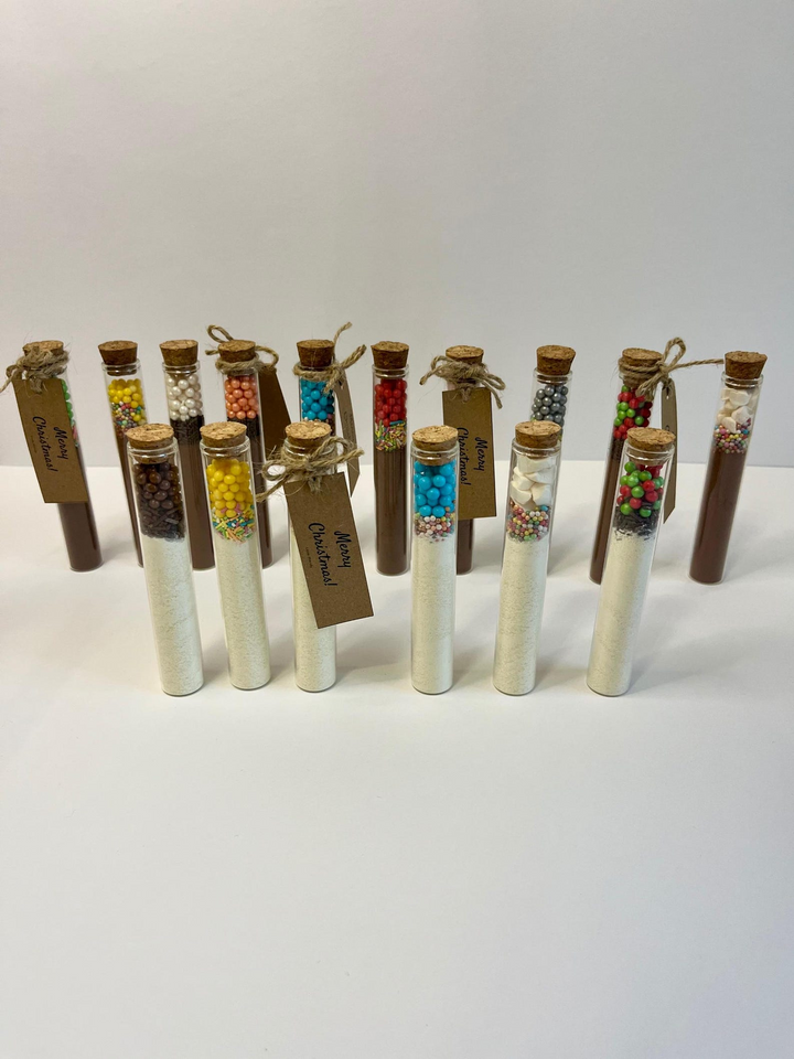 Personalized Hot Chocolate Favors: Christmas Wedding Guest Gifts