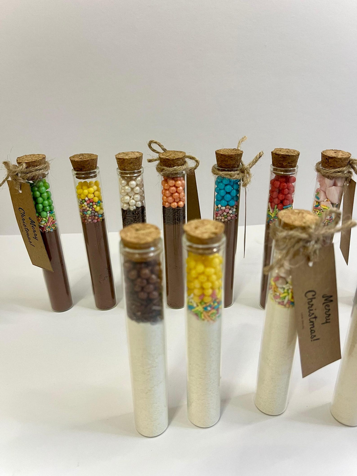 Personalized Hot Chocolate Favors: Christmas Wedding Guest Gifts