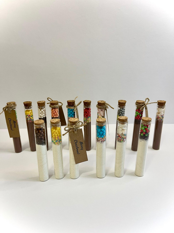 Personalized Hot Chocolate Favors: Christmas Wedding Guest Gifts