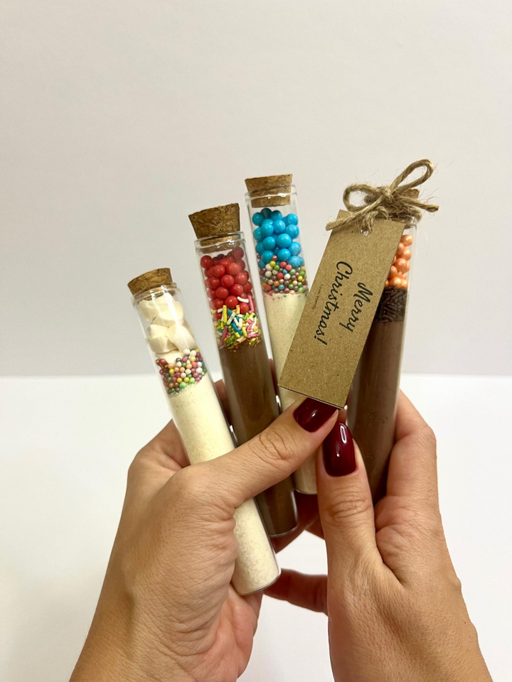 Personalized Hot Chocolate Favors: Christmas Wedding Guest Gifts