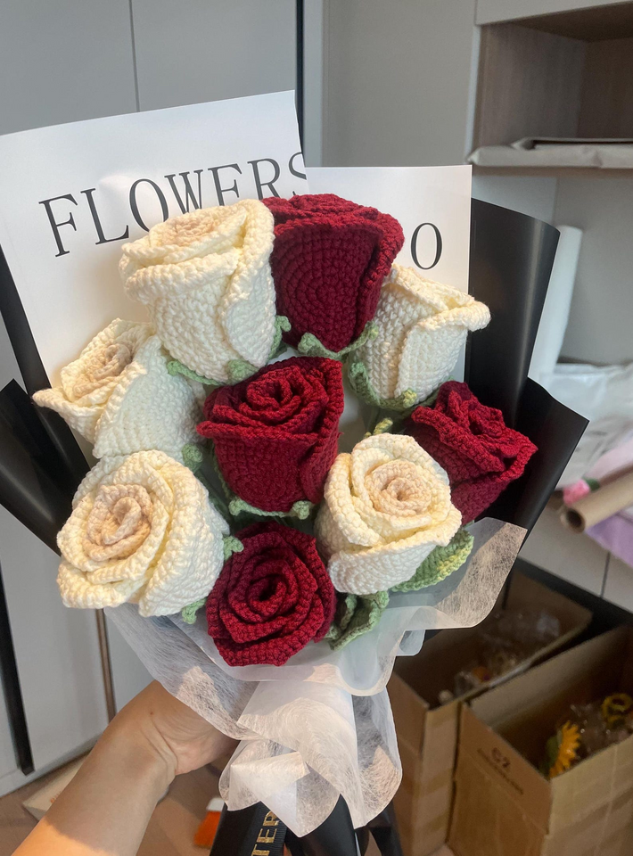 Handmade Crochet Rose Bouquet Knitted Flower Gift